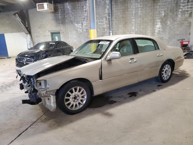  Salvage Lincoln Towncar