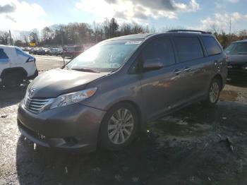  Salvage Toyota Sienna