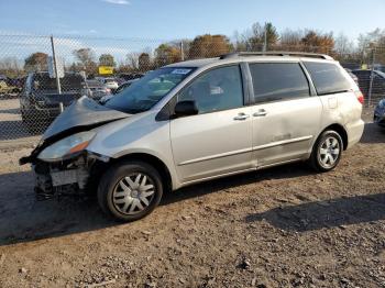  Salvage Toyota Sienna