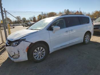  Salvage Chrysler Pacifica