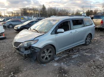  Salvage Toyota Sienna