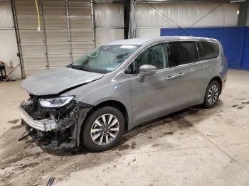  Salvage Chrysler Pacifica