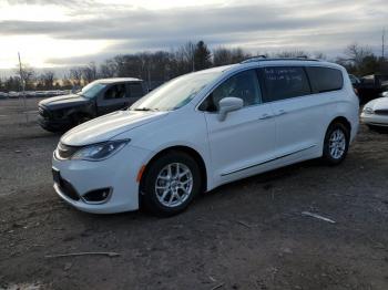  Salvage Chrysler Pacifica