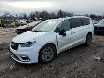  Salvage Chrysler Pacifica