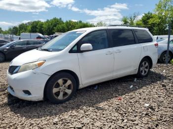  Salvage Toyota Sienna
