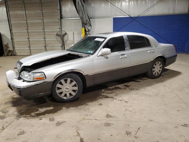  Salvage Lincoln Towncar