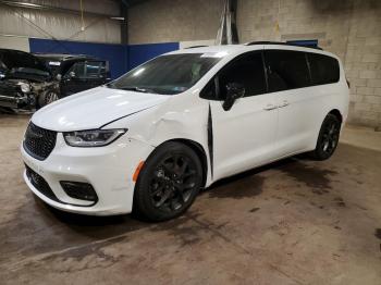 Salvage Chrysler Pacifica
