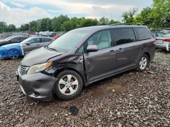  Salvage Toyota Sienna