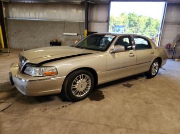  Salvage Lincoln Towncar