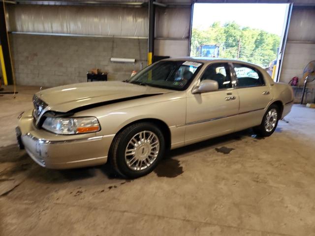  Salvage Lincoln Towncar