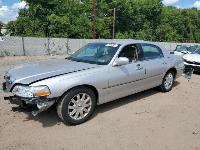  Salvage Lincoln Towncar