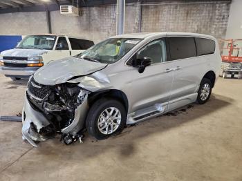  Salvage Chrysler Pacifica