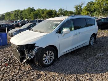  Salvage Chrysler Pacifica