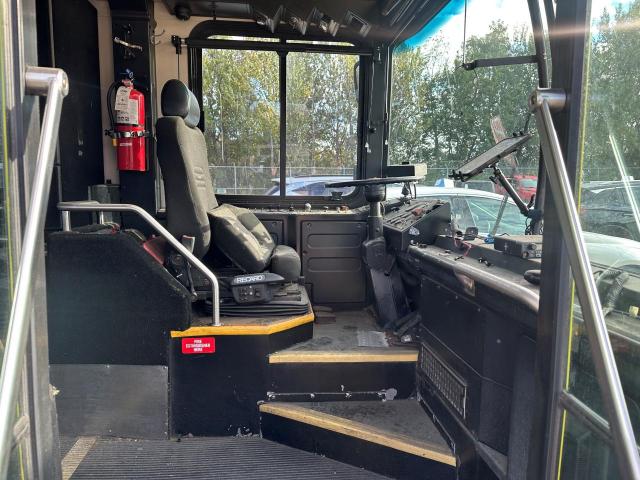 Gillig Transit Bu Low Image 10