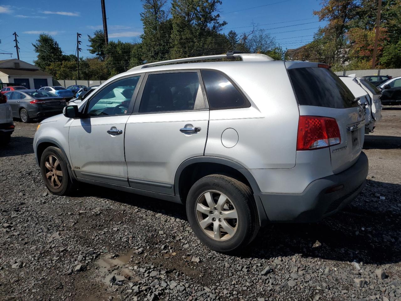 Kia Sorento Base Image 3