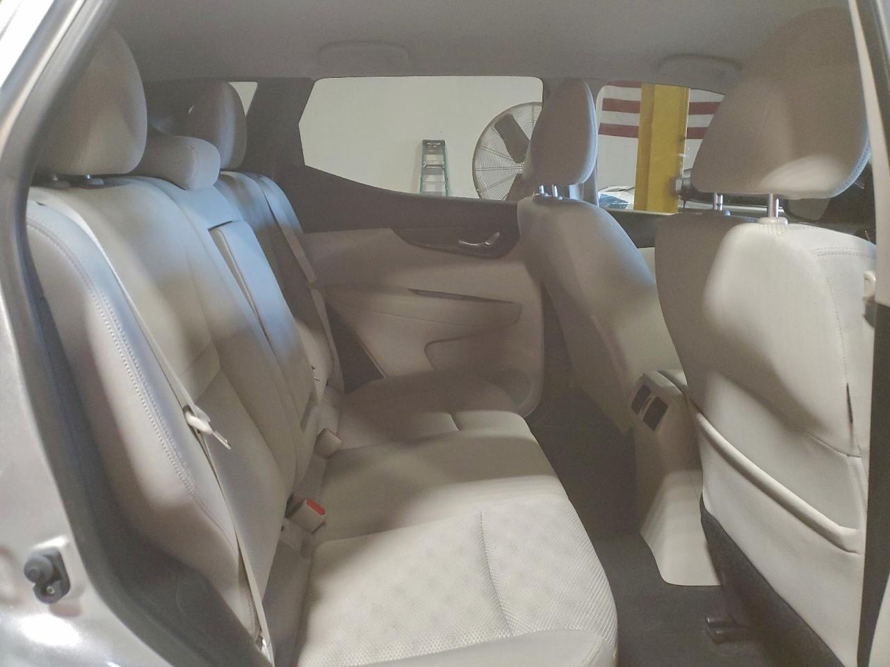 Nissan Rogue S Image 6