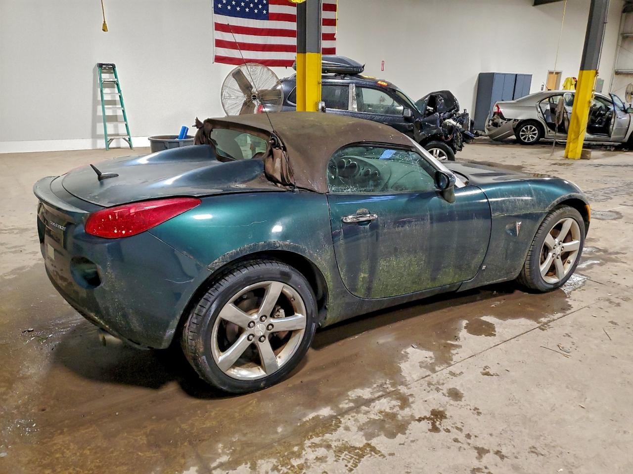 Pontiac Solstice Image 4