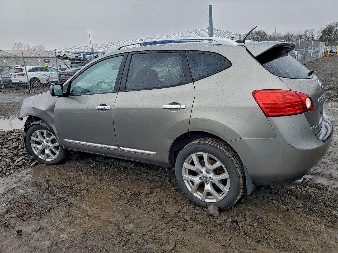 Nissan Rogue S Image 5