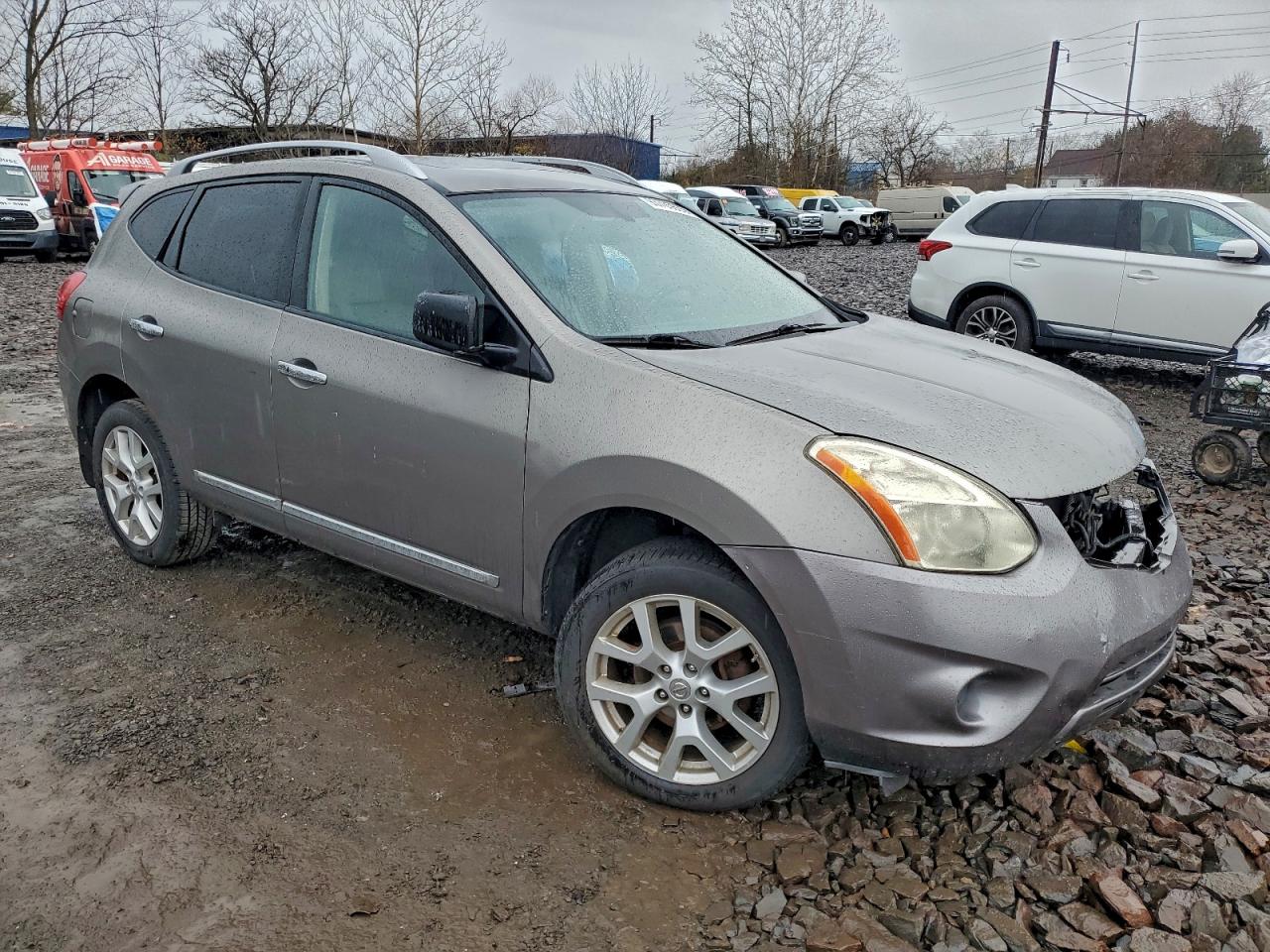 Nissan Rogue S Image 3