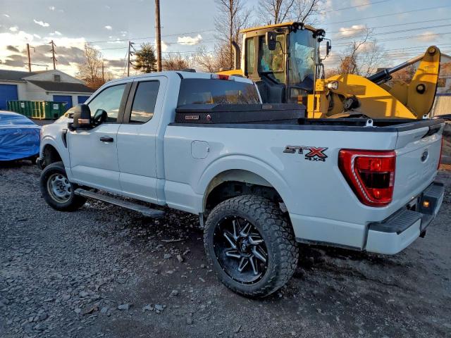 Ford F-150 Super Cab Image 5