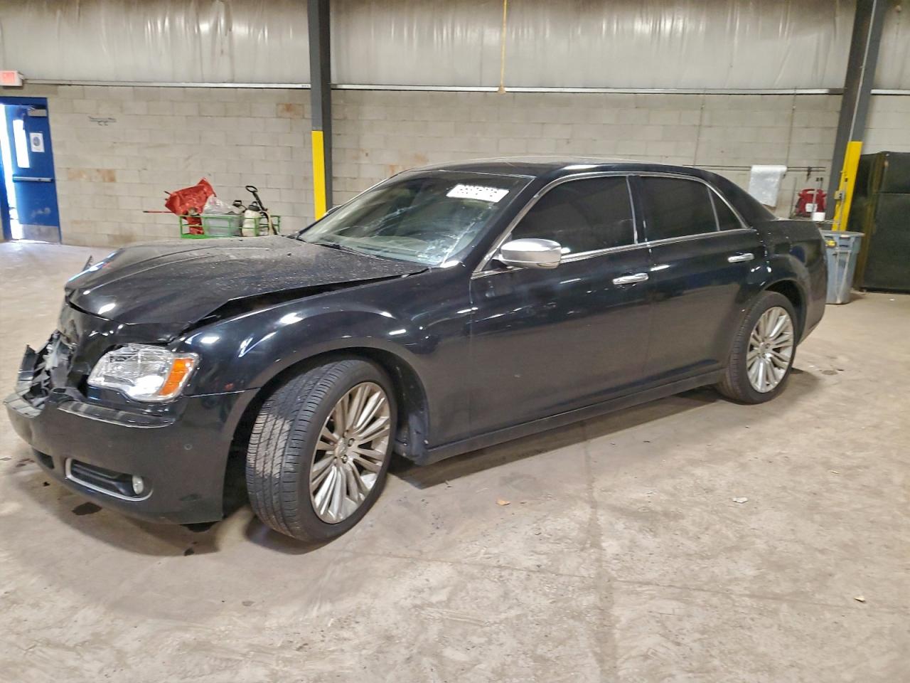 Chrysler 300 Luxury Image 1