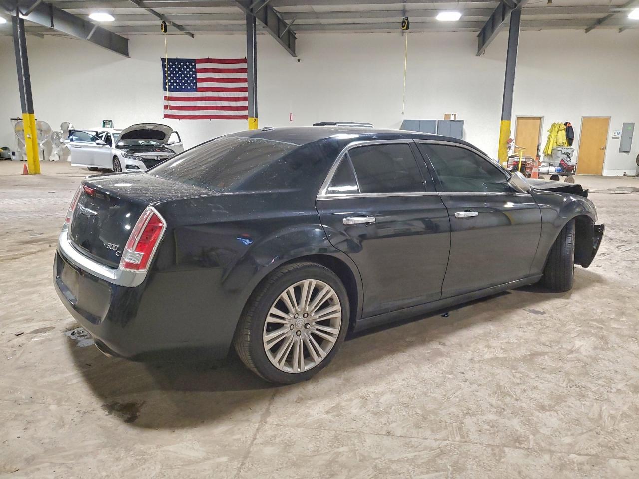 Chrysler 300 Luxury Image 2