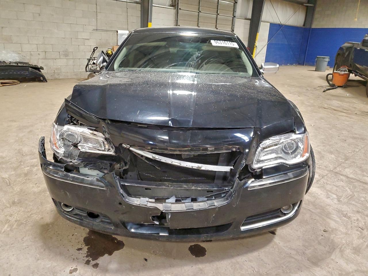 Chrysler 300 Luxury Image 11