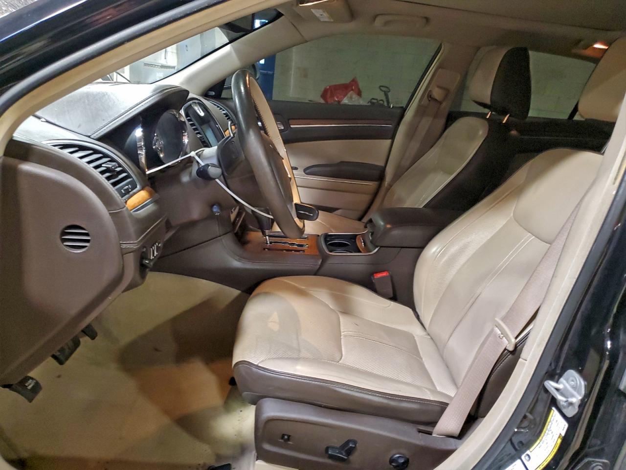 Chrysler 300 Luxury Image 8