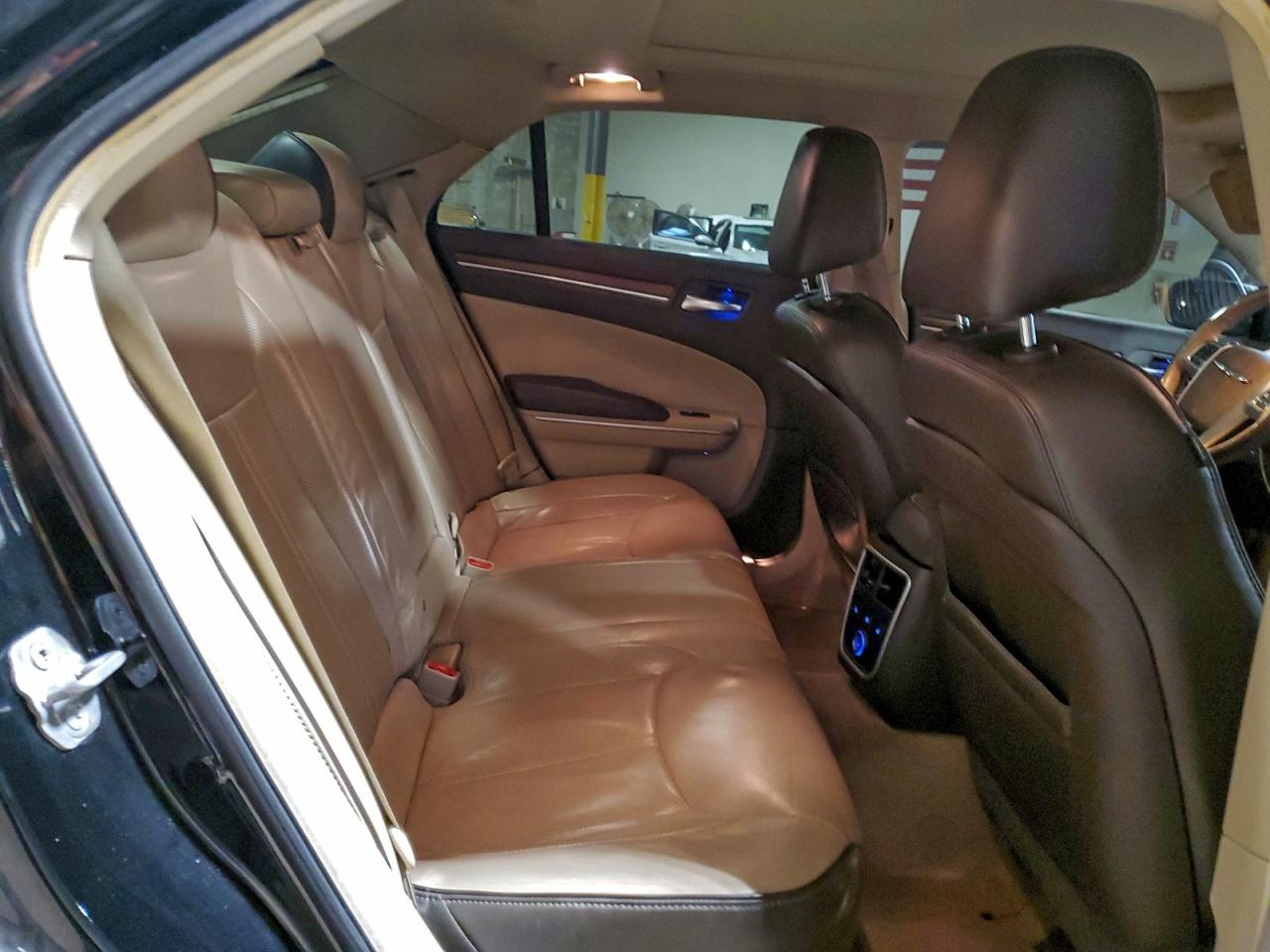 Chrysler 300 Luxury Image 7