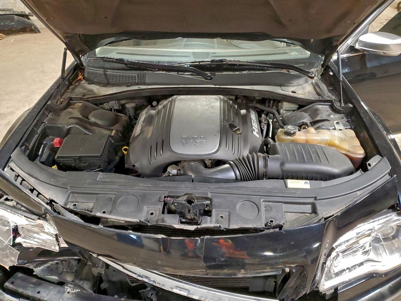 Chrysler 300 Luxury Image 9