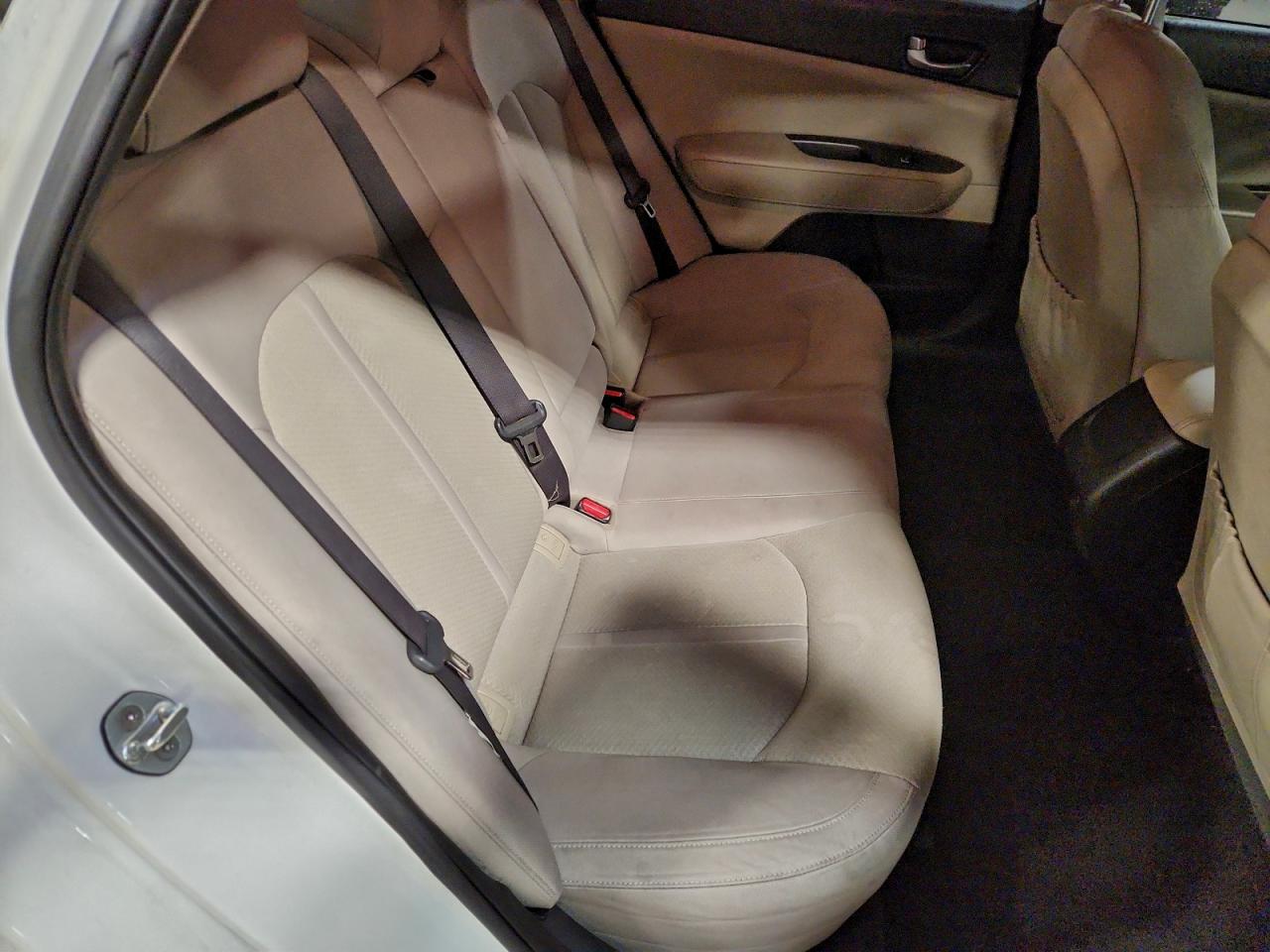 Kia Optima Lx Image 11