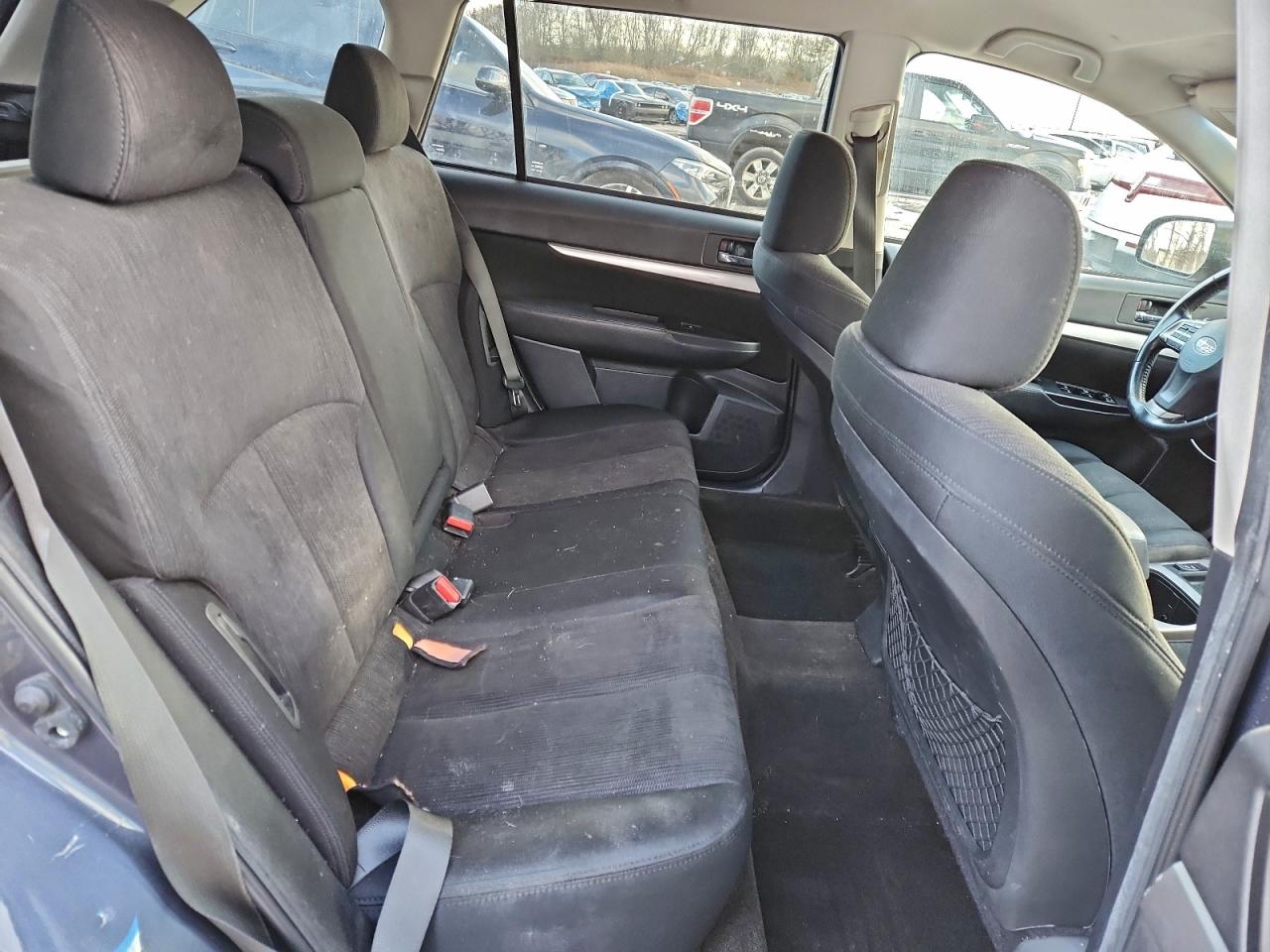 Subaru Outback 2.5i Premium Image 10