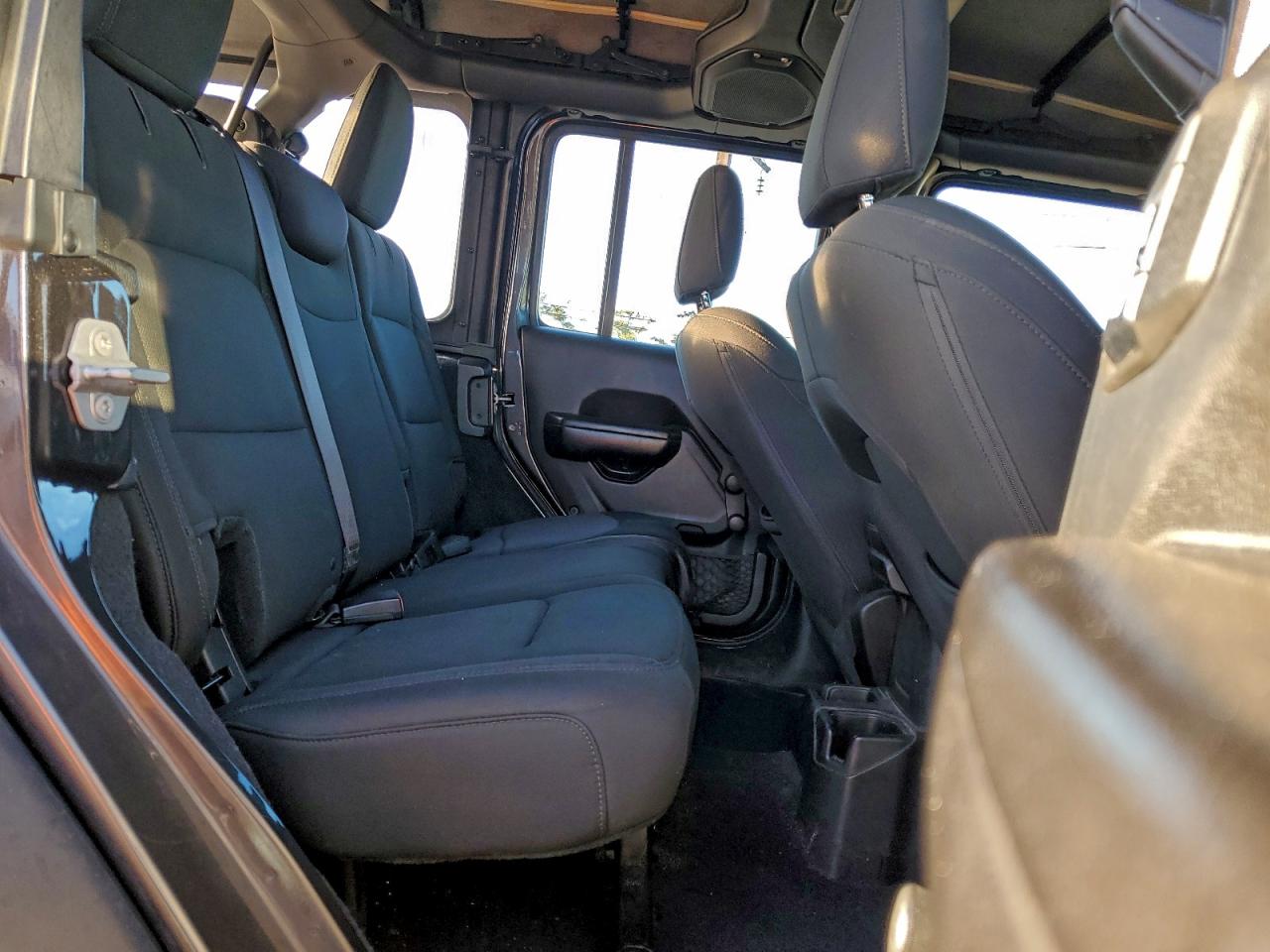 Jeep Wrangler Sport Image 12