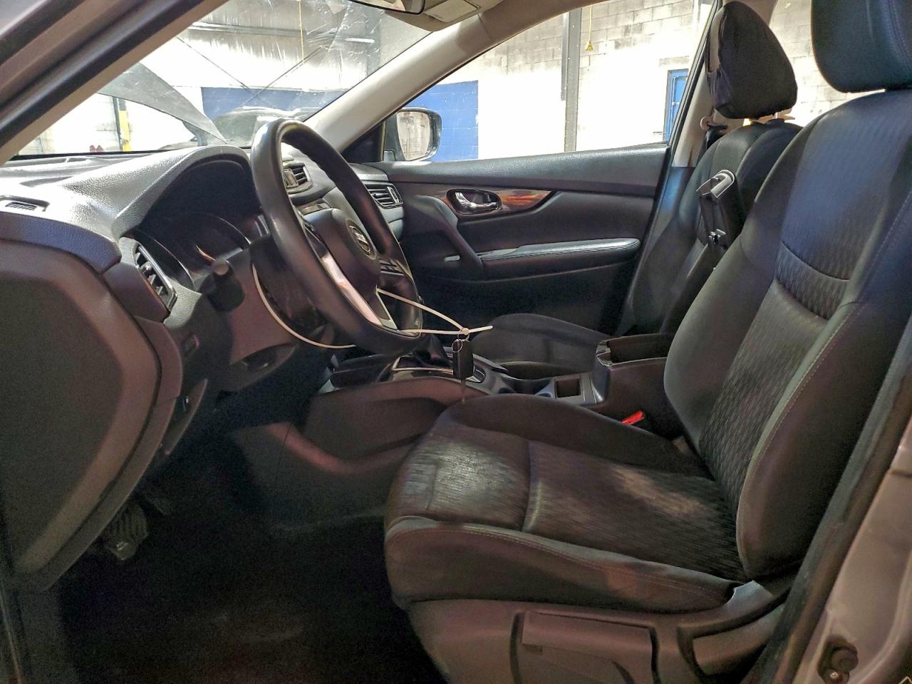 Nissan Rogue S Image 4