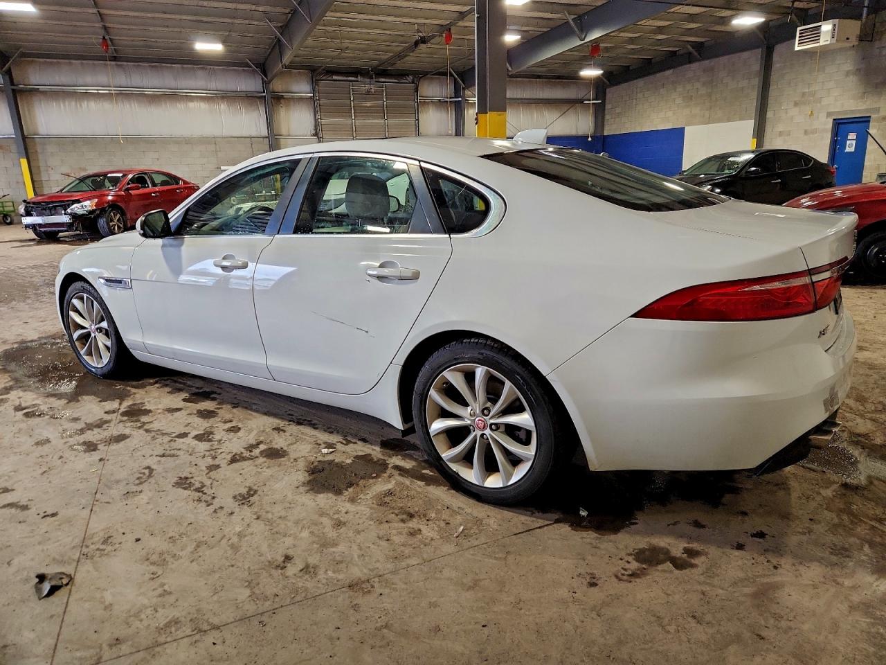 Jaguar XF Premium Image 4
