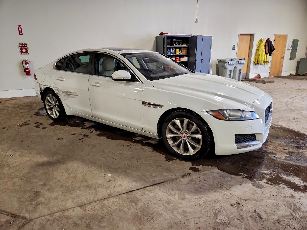 Jaguar XF Premium Image 3