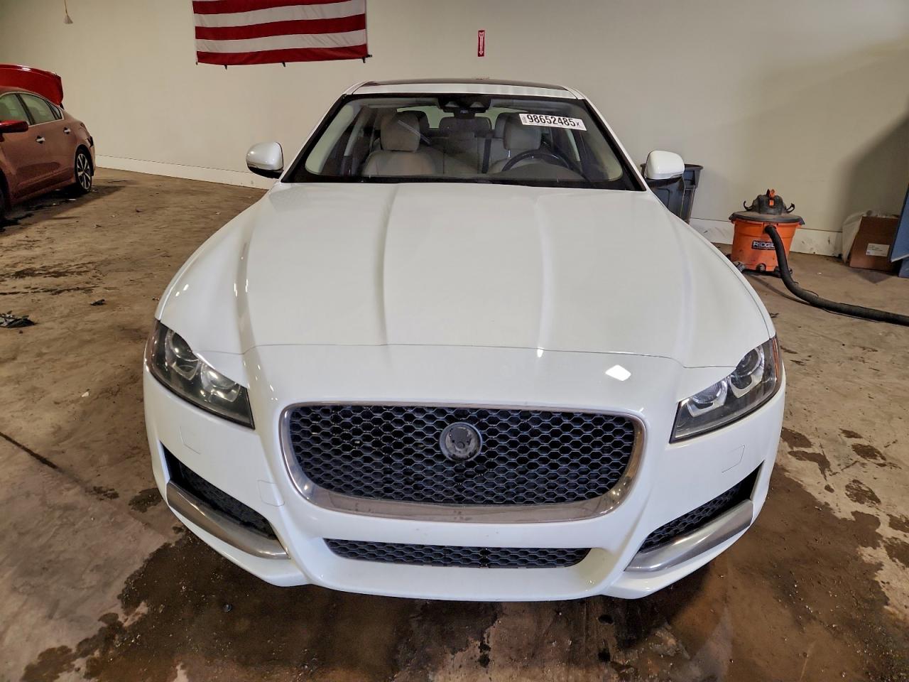 Jaguar XF Premium Image 6