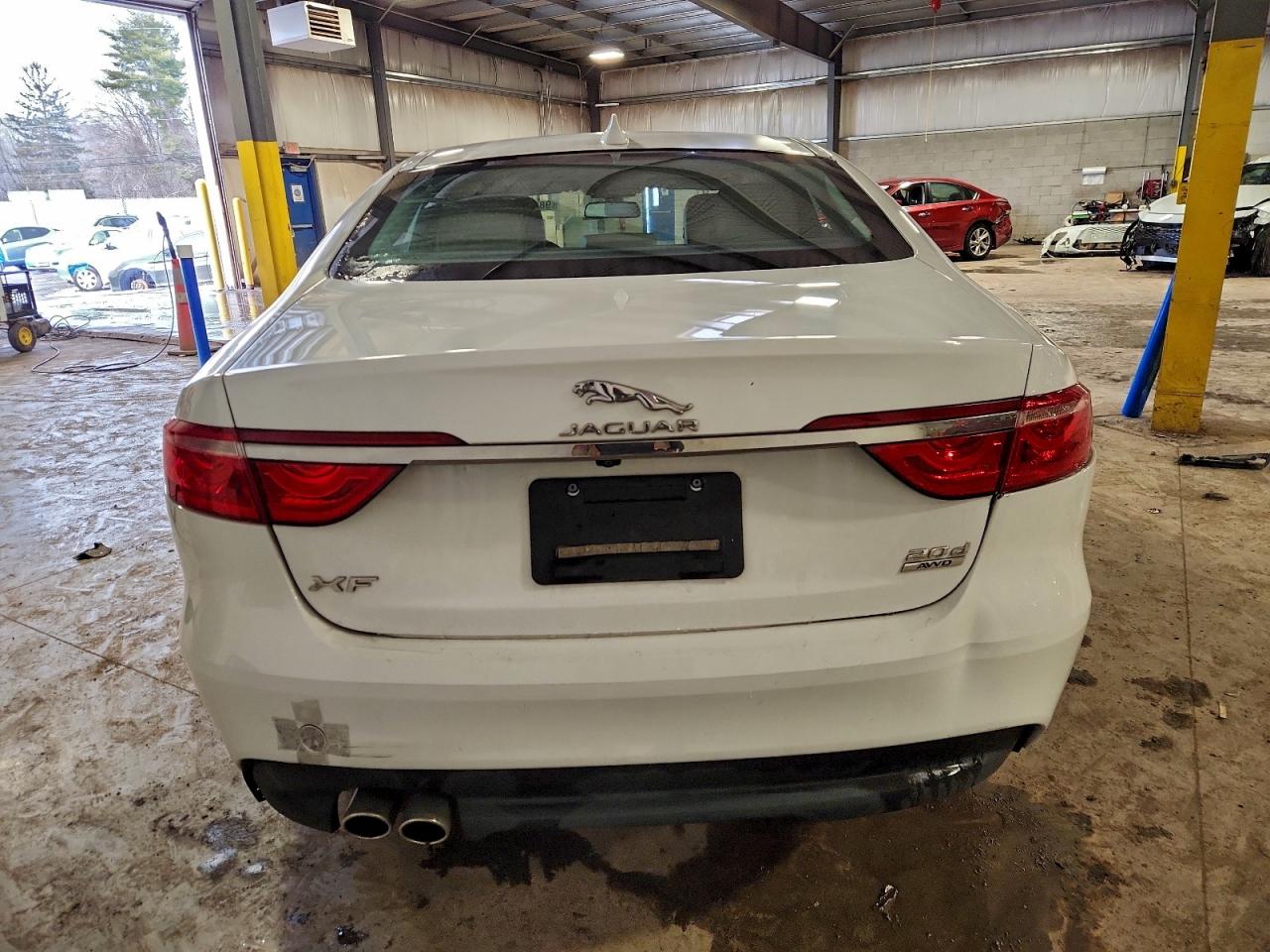 Jaguar XF Premium Image 2