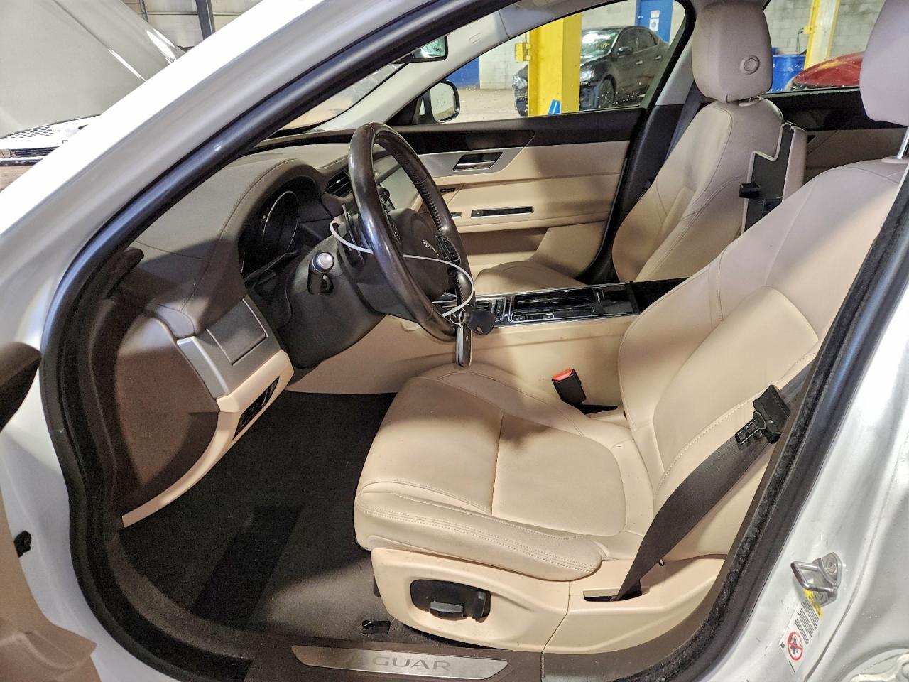 Jaguar XF Premium Image 7