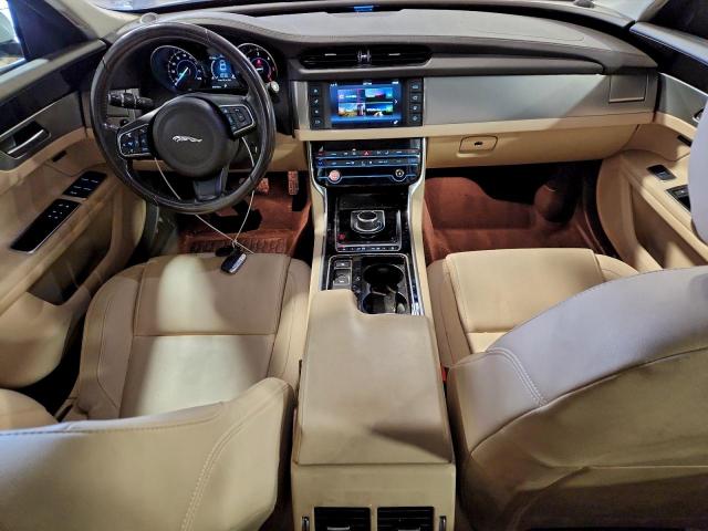 Jaguar XF Premium Image 12