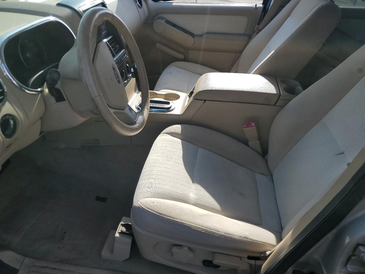 Ford Explorer Xlt Image 6