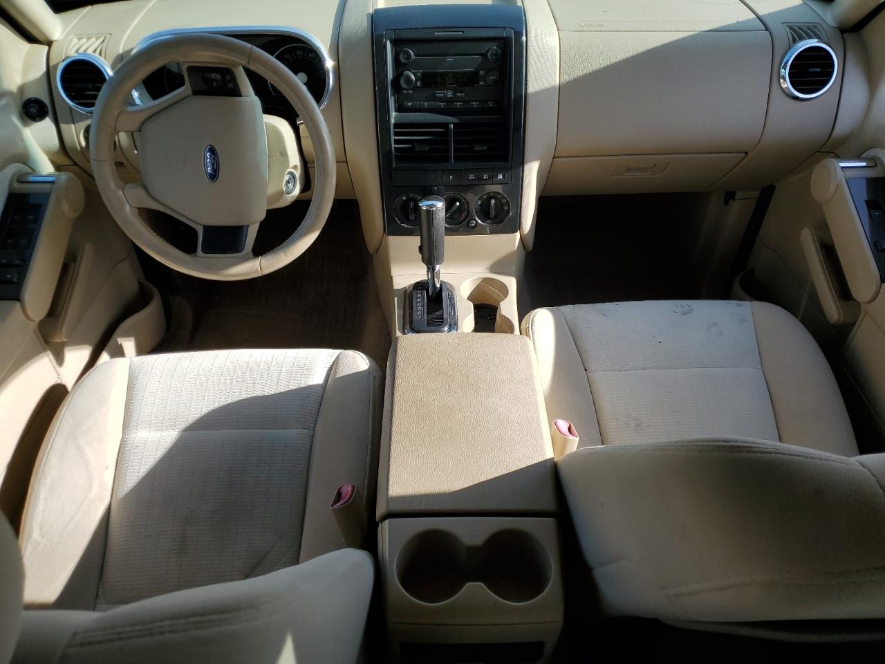 Ford Explorer Xlt Image 9