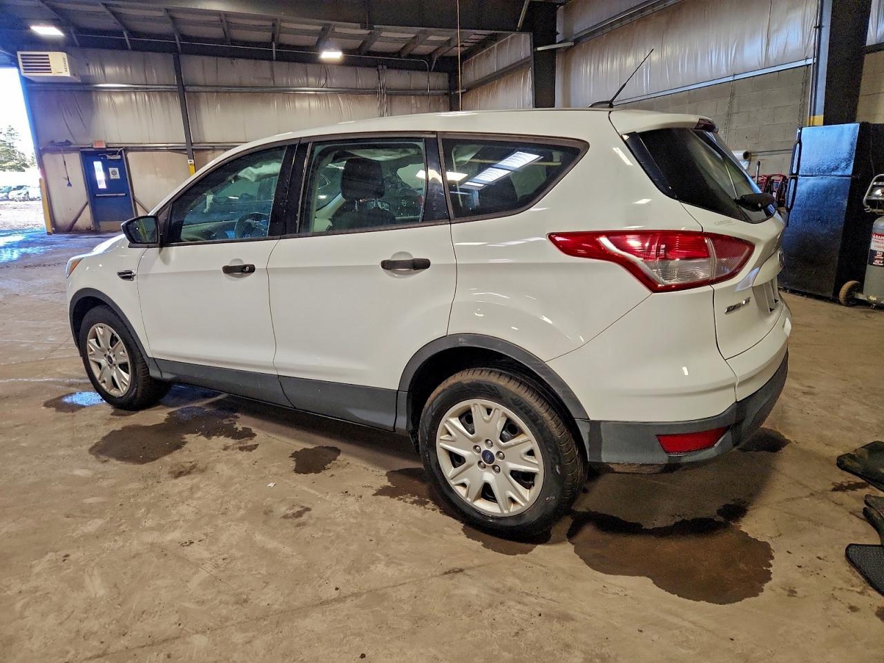Ford Escape S Image 10