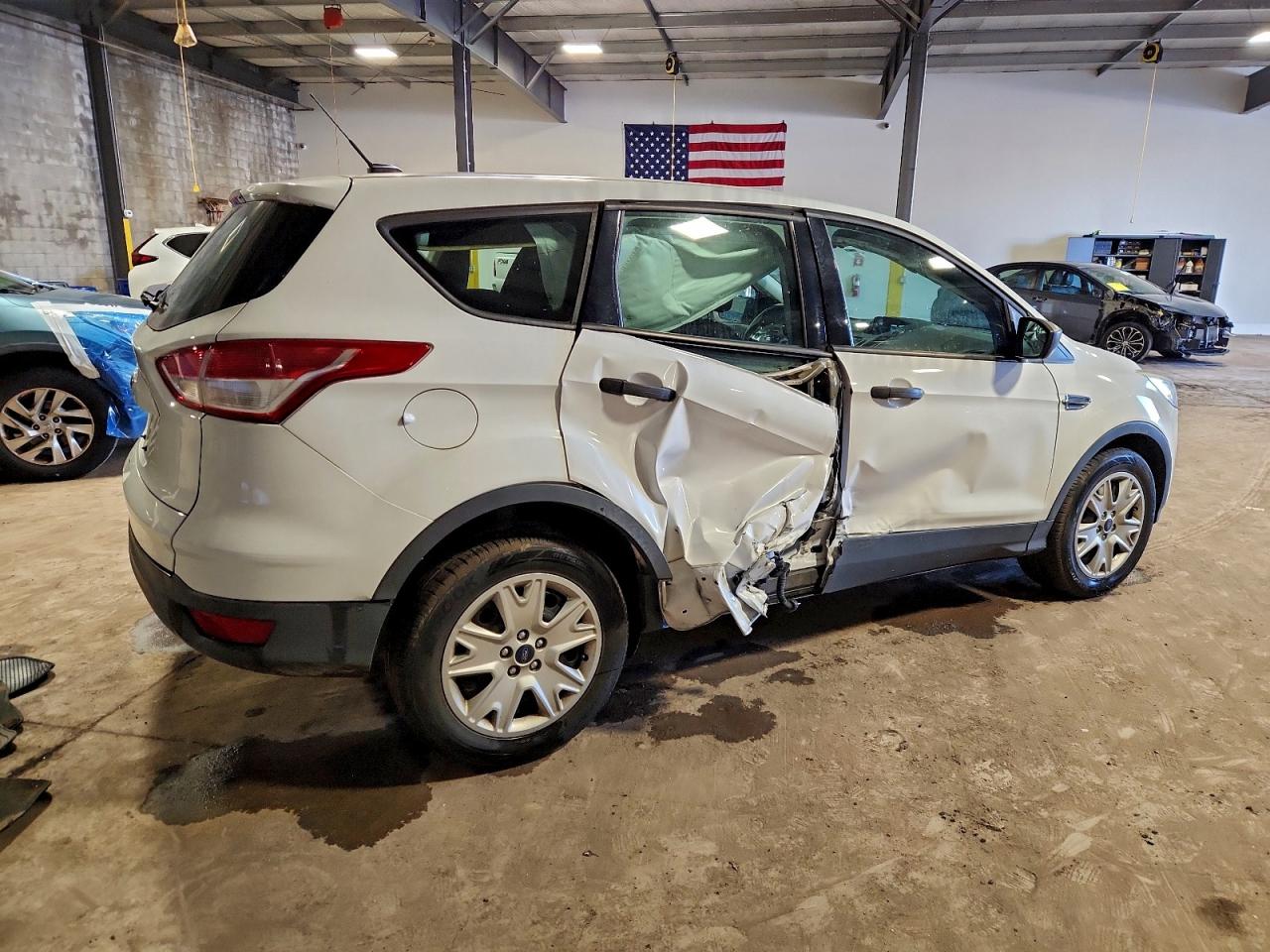 Ford Escape S Image 9