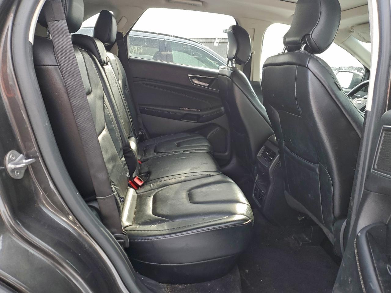 Ford Edge Titanium Image 11