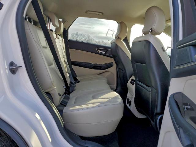 Ford Edge Titanium Image 10