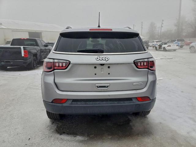 Jeep Compass Latitude Image 2