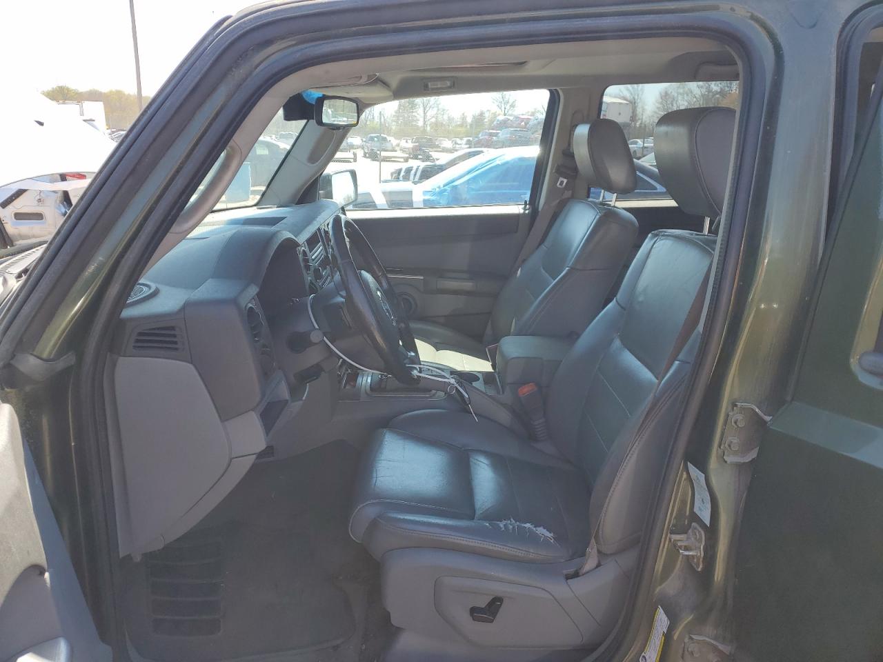 Jeep Commander Image 4