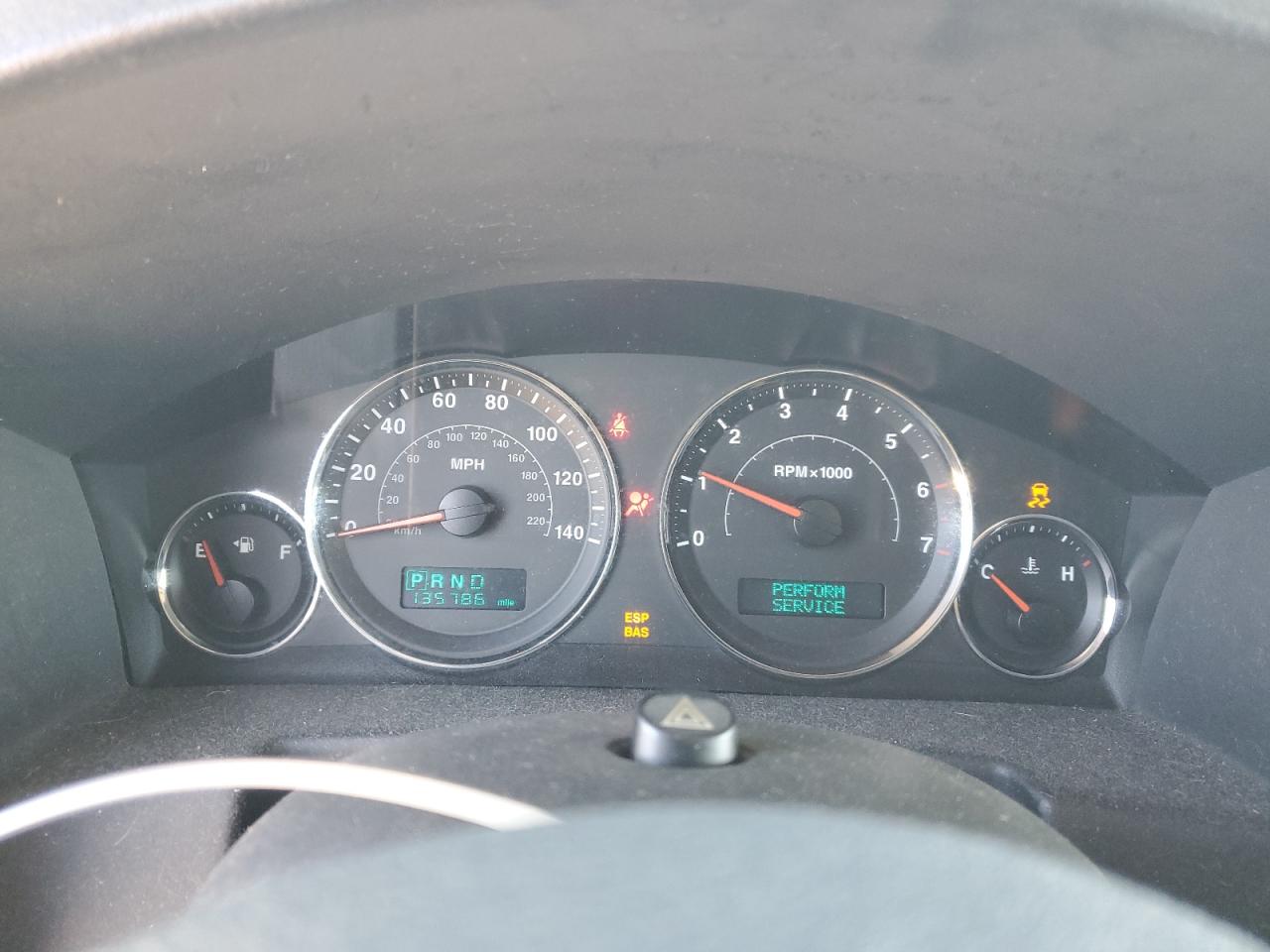 Jeep Commander Image 8