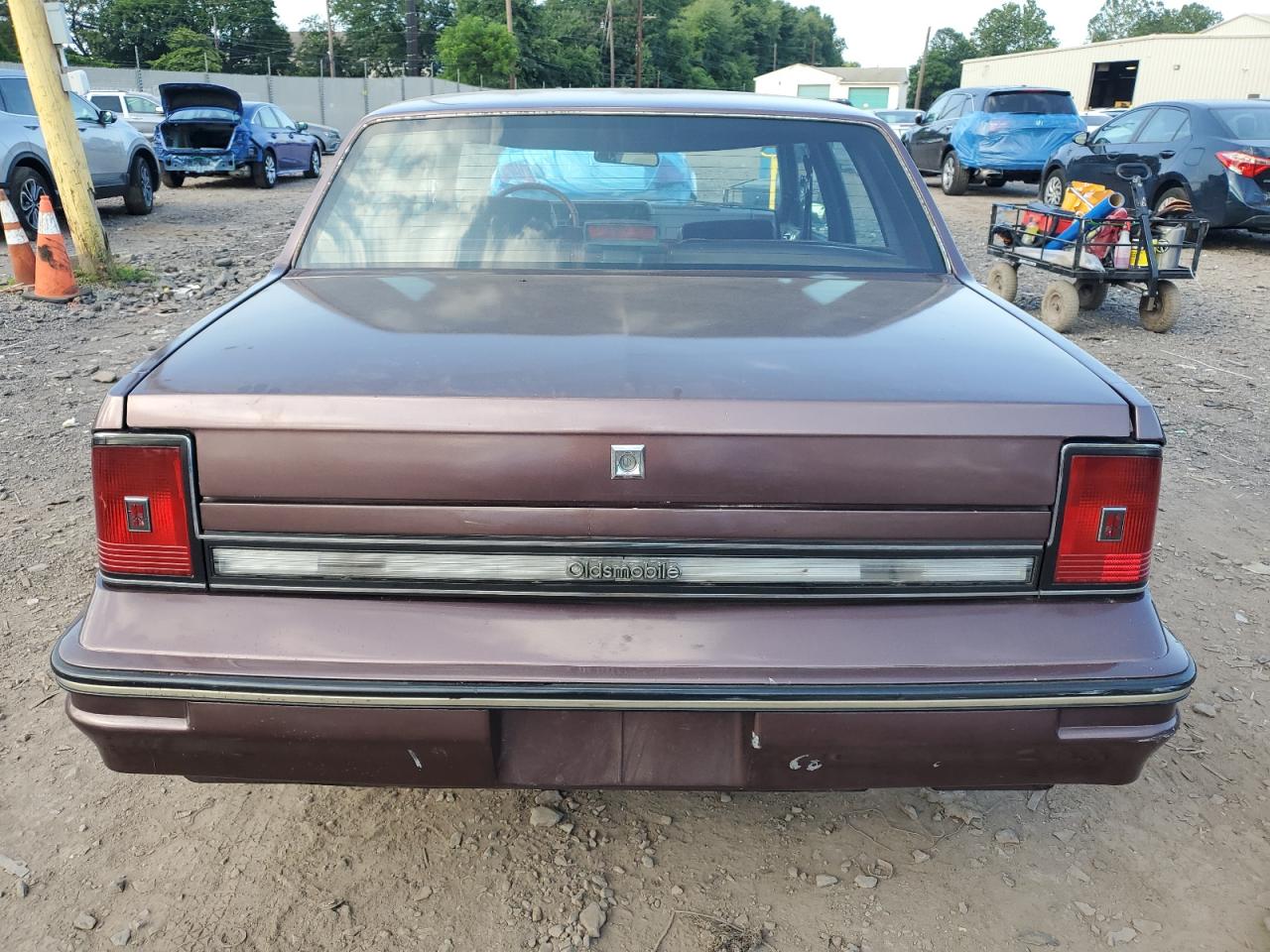 Oldsmobile Cutlass Brougham Image 12